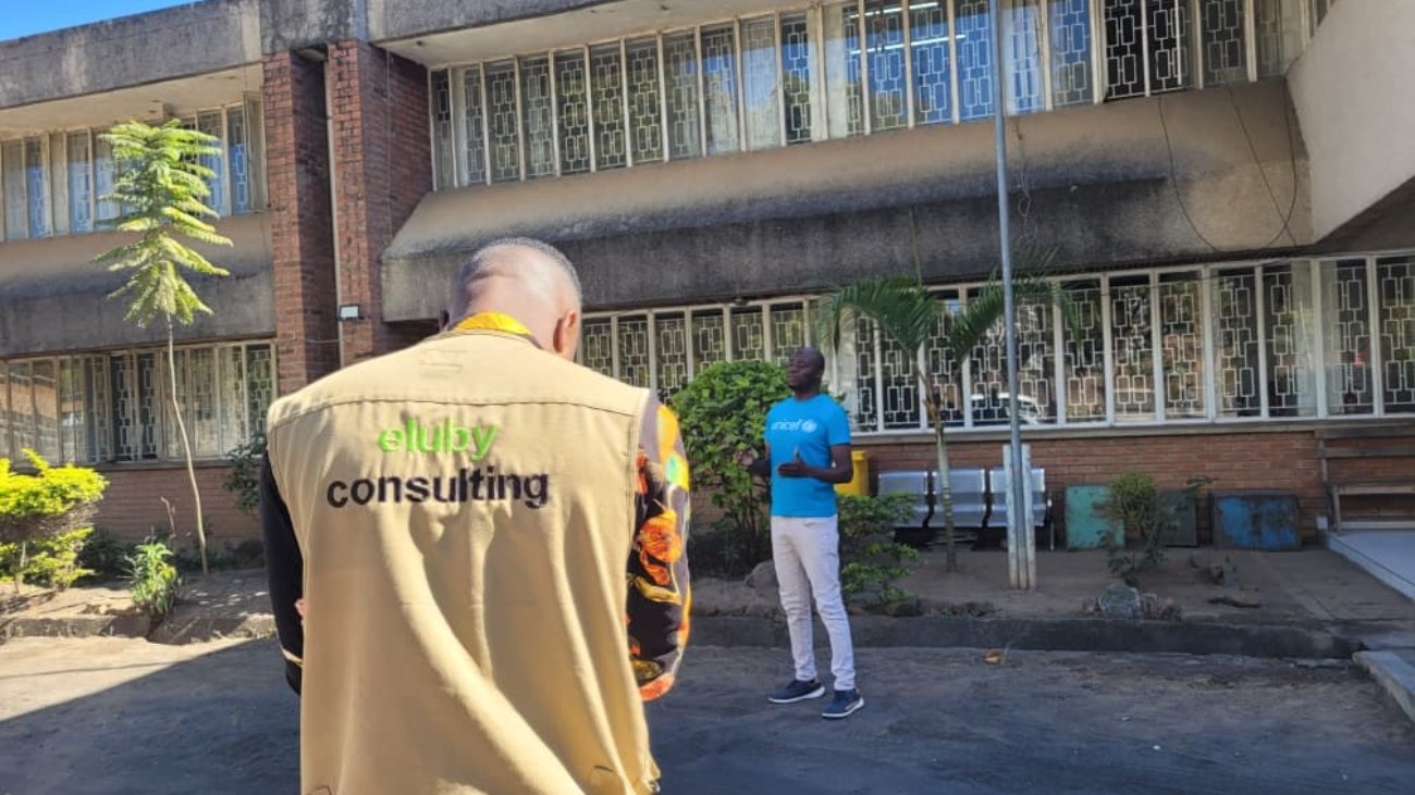 Eluby consulting documenting UNICEF activities for the polio vaccination campaign